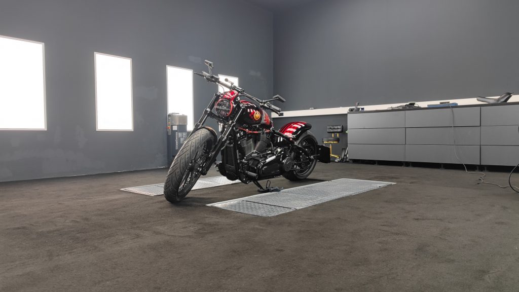Harley-Davidson: Die Kunst der Lackkorrektur und Keramikversiegelung 10 Harley-Davidson