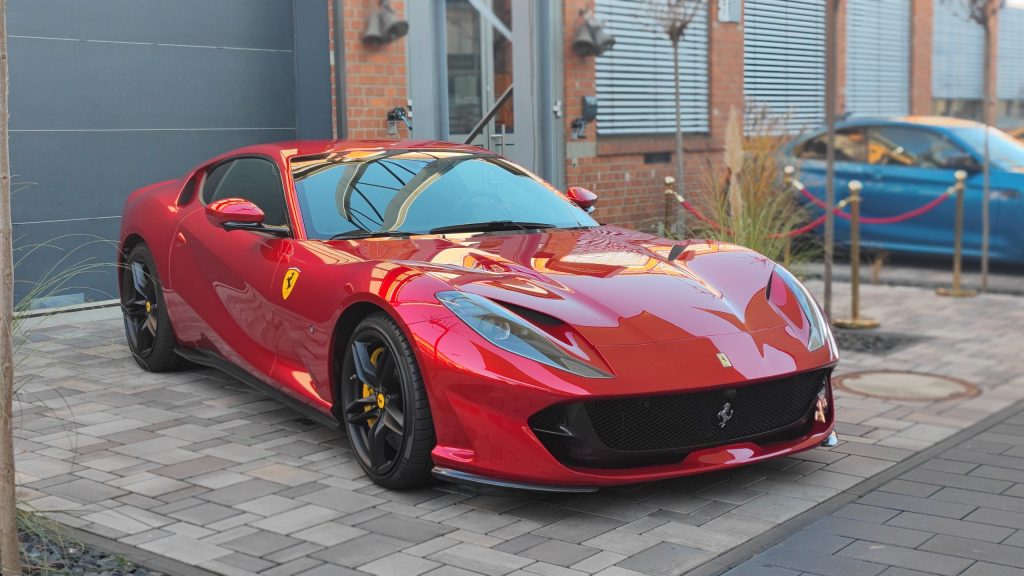 Strahlende Brillanz: Ferrari 812 Superfast mit Handwäsche und umfassender Versiegelung 26 IMG 20211123 102147 Kopie