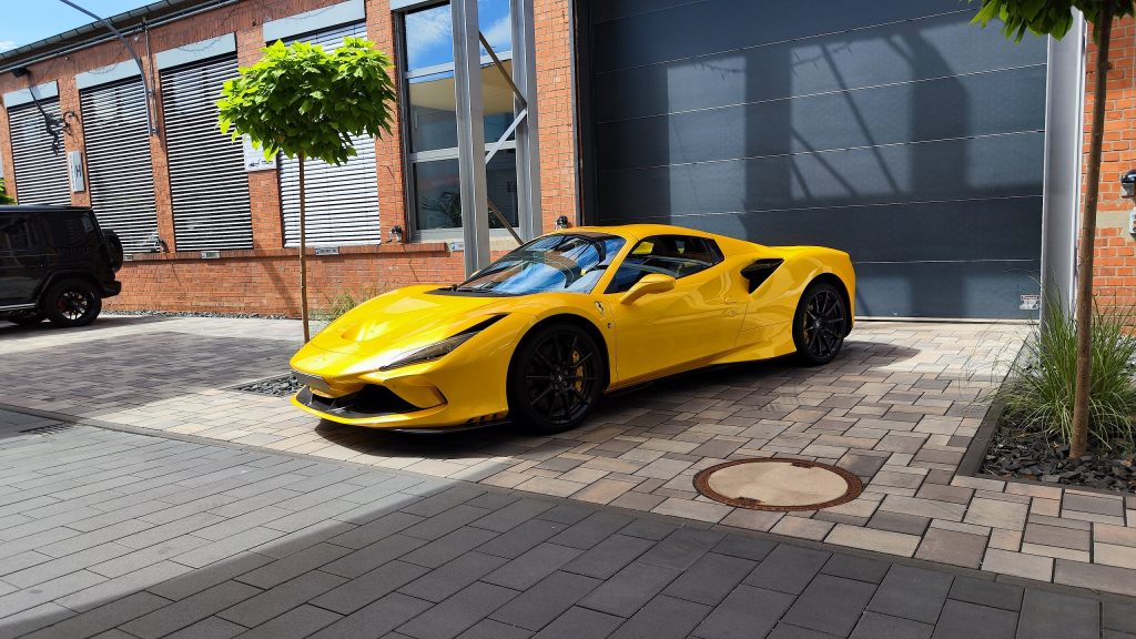 Ultimativer Schutz für den Ferrari F8 Spider: Vollfolierung mit selbstheilender Lackschutzfolie und umfassende Pflege 12 IMG 20220804 144526 Kopie